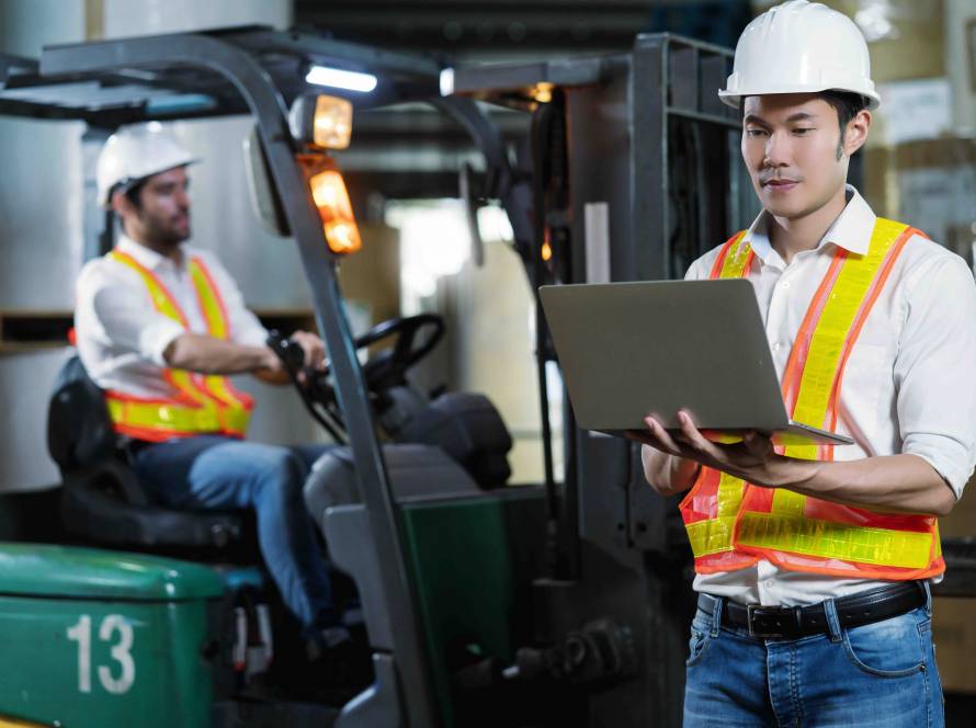 วิศวกรกำลังทำงาน